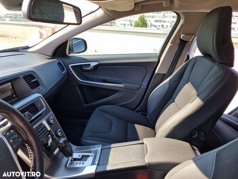 Volvo V60 D5 Geartronic Momentum - 9