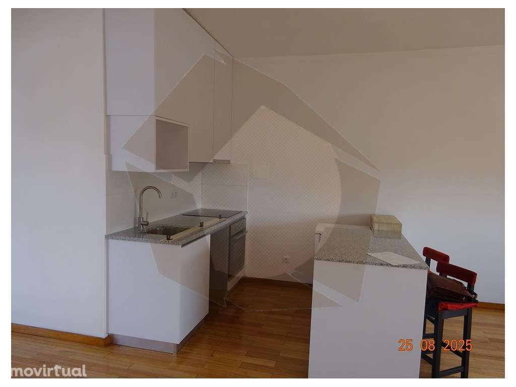 T0 ARRENDAMENTO - PORTO (CENTRO) - Grande imagem: 3/10