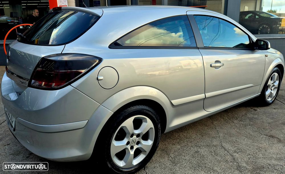 Opel Astra GTC 1.9 CDTI DPF Sport - 23