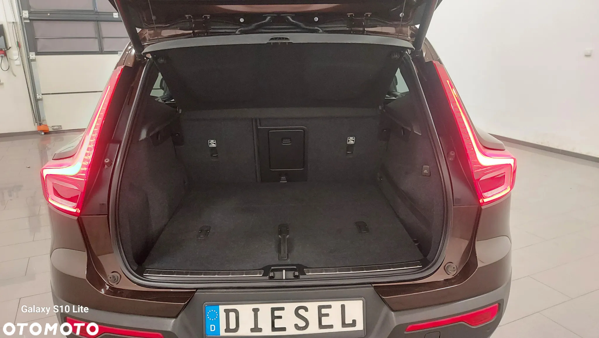 Volvo XC 40 D4 AWD Geartronic R-Design - 10