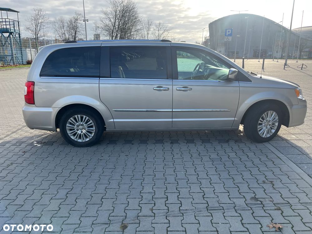 Chrysler Town & Country 3.6 Limited - 5