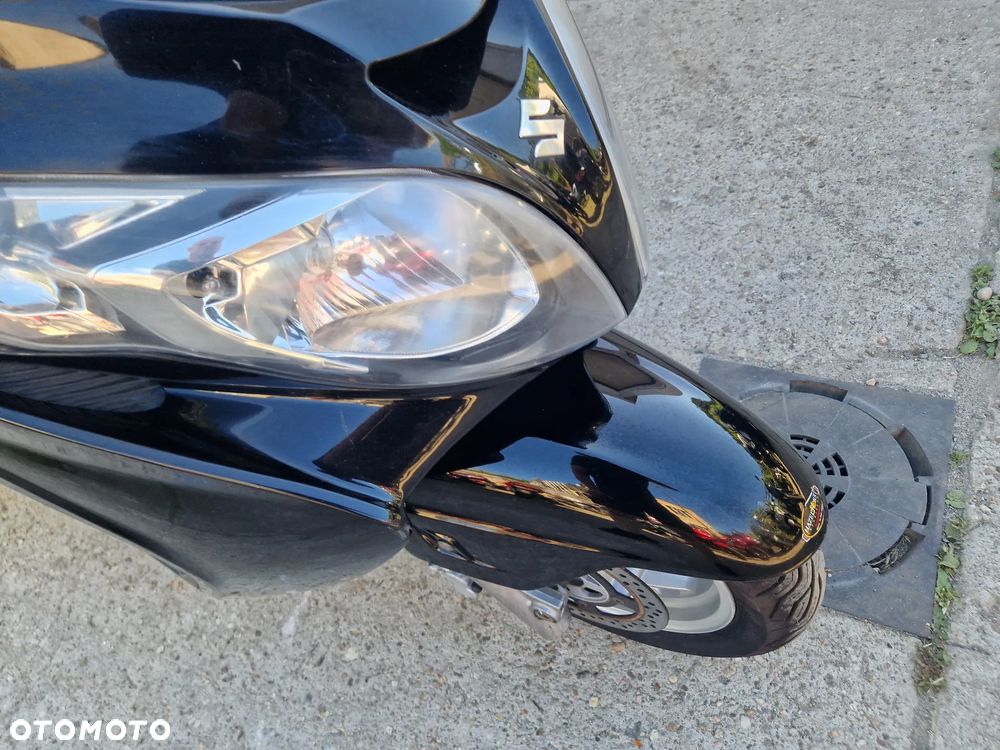 Suzuki Burgman - 12