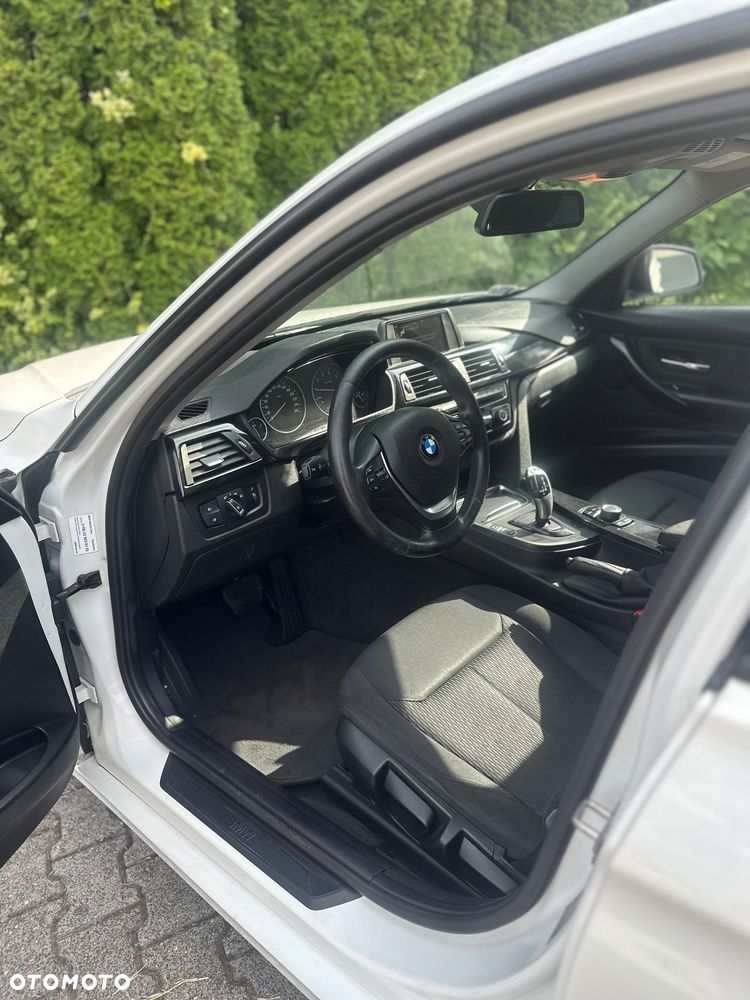 BMW Seria 3 318i - 15