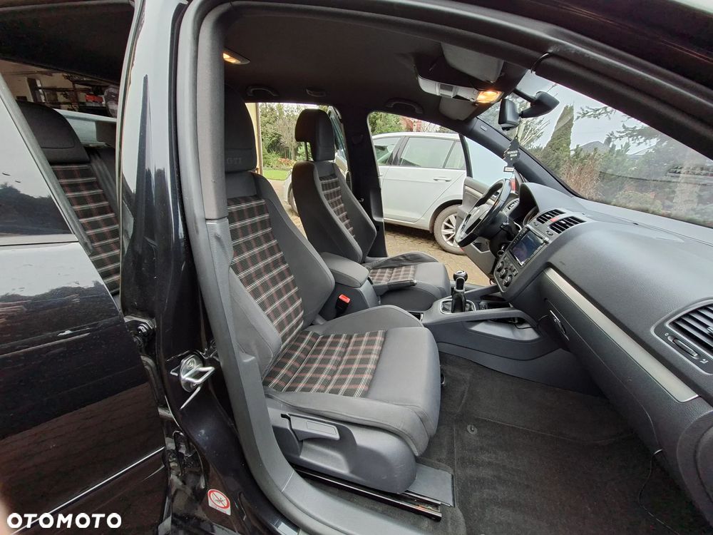 Volkswagen Golf 2.0 GTI - 32