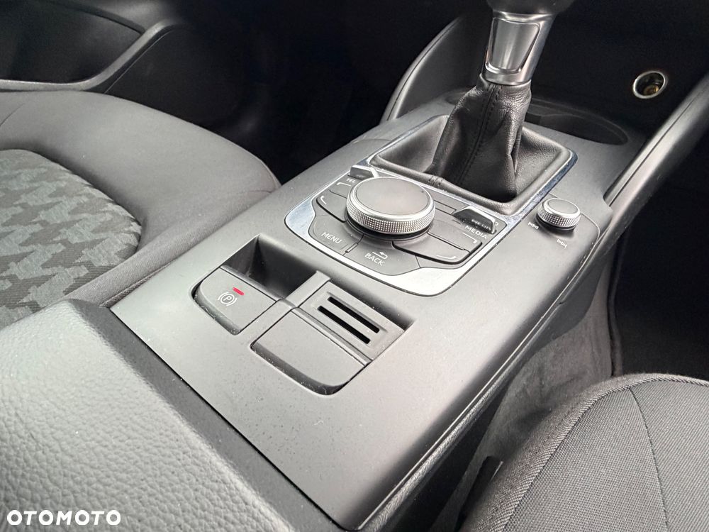 Audi A3 3-drzwiowe 1.6 TDI design - 16
