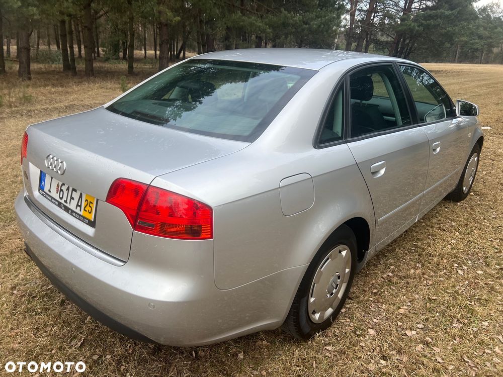 Audi A4 Limousine - 10