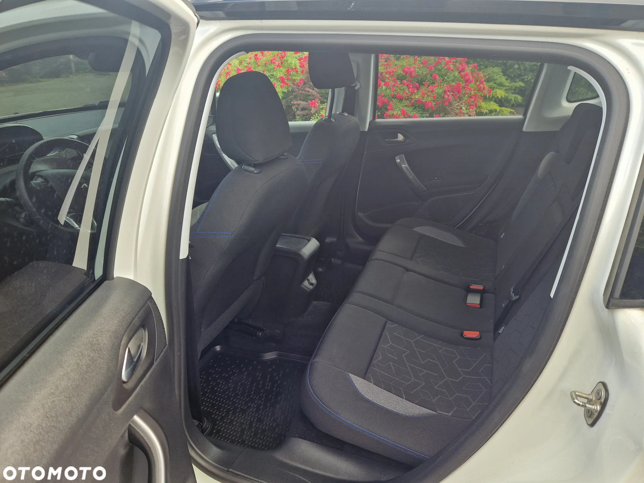 Peugeot 2008 1.2 Pure Tech Style S&S - 4
