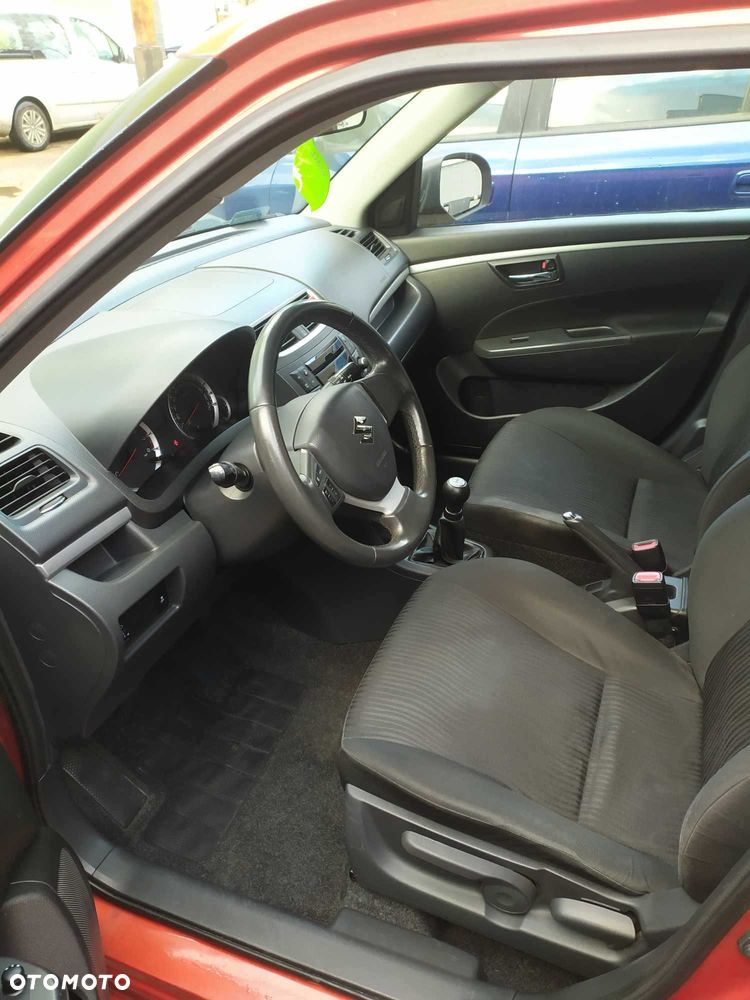 Suzuki Swift - 4