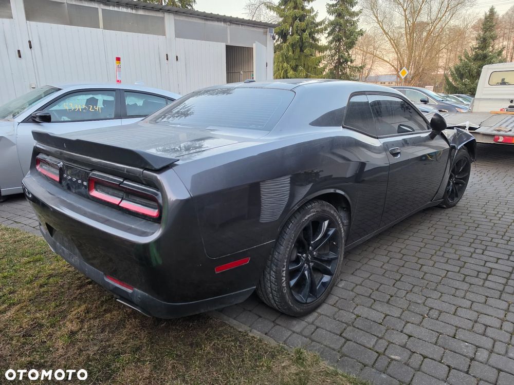 Dodge Challenger - 5