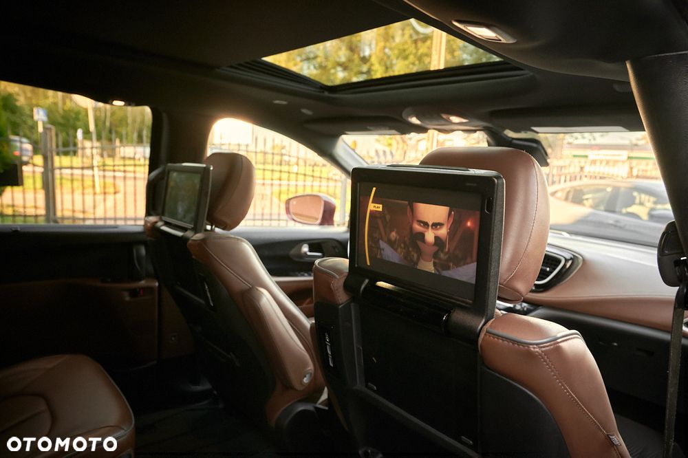 Chrysler Pacifica - 30