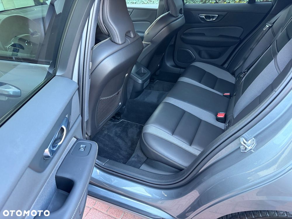 Volvo V60 D4 R-Design - 9