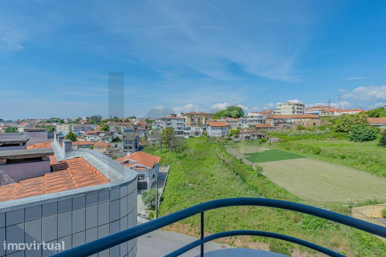 Apartamento T2 com Varandas, Garagem Fechada e elevador - Grande imagem: 4/32