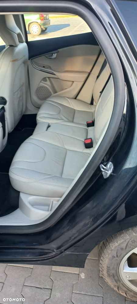 Volvo V40 D4 Drive-E Ocean Race - 3