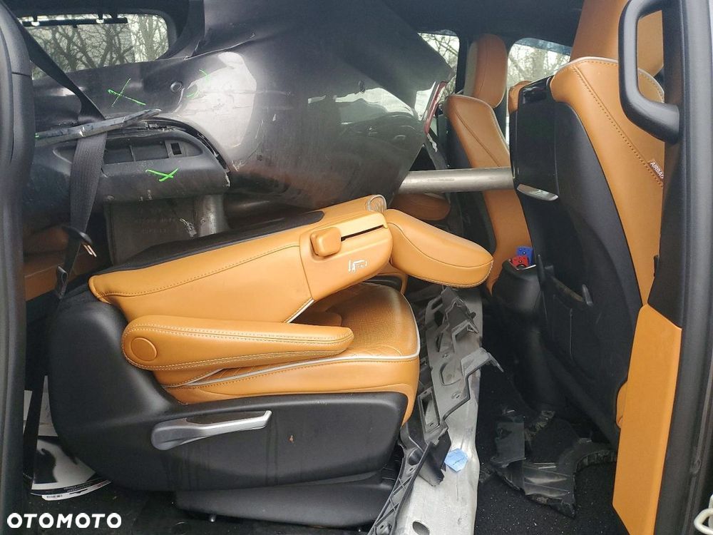Chrysler Pacifica - 11