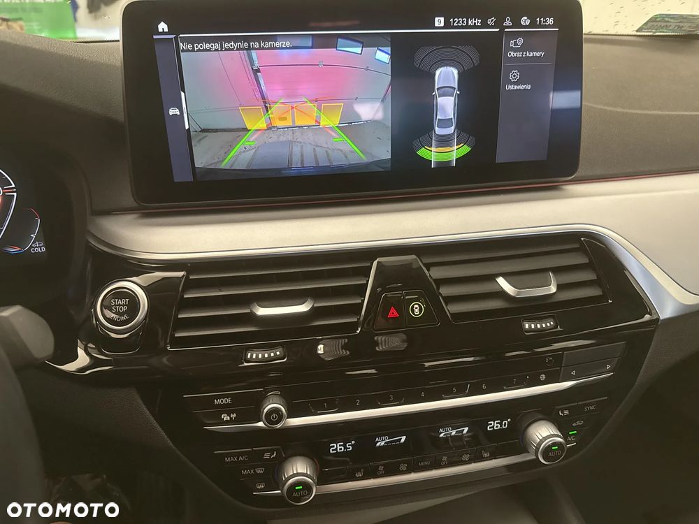 BMW Seria 5 520i mHEV - 14