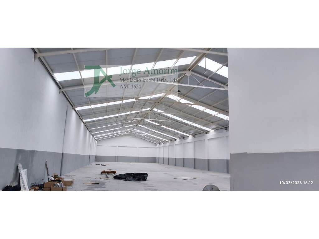 Armazém Industrial com 950 m² e Escritórios. Pé dto de 5.5 mt Cober... - Grande imagem: 3/7