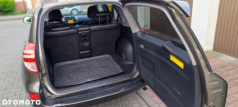 Toyota RAV4 2.2 D-4D Premium - 12