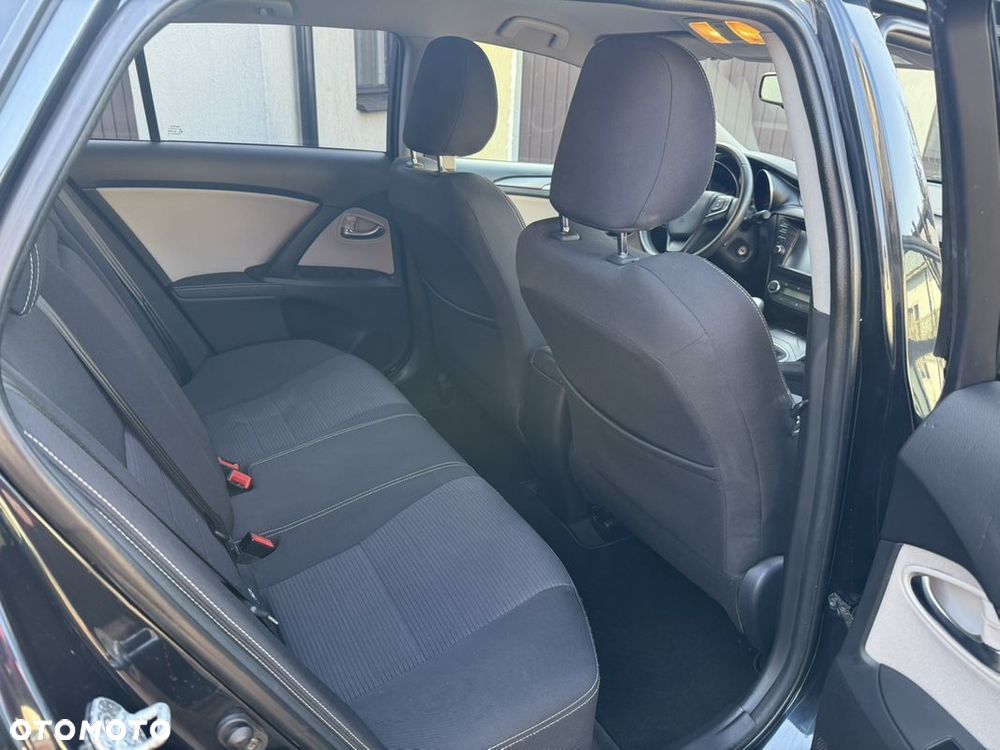 Toyota Avensis - 10