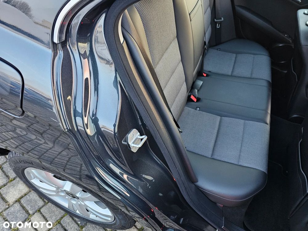 Mercedes-Benz Klasa C 180 CGI BlueEFFICIENCY Avantgarde - 18