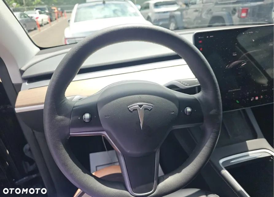 Tesla Model Y Long Range Dual Motor AWD - 8