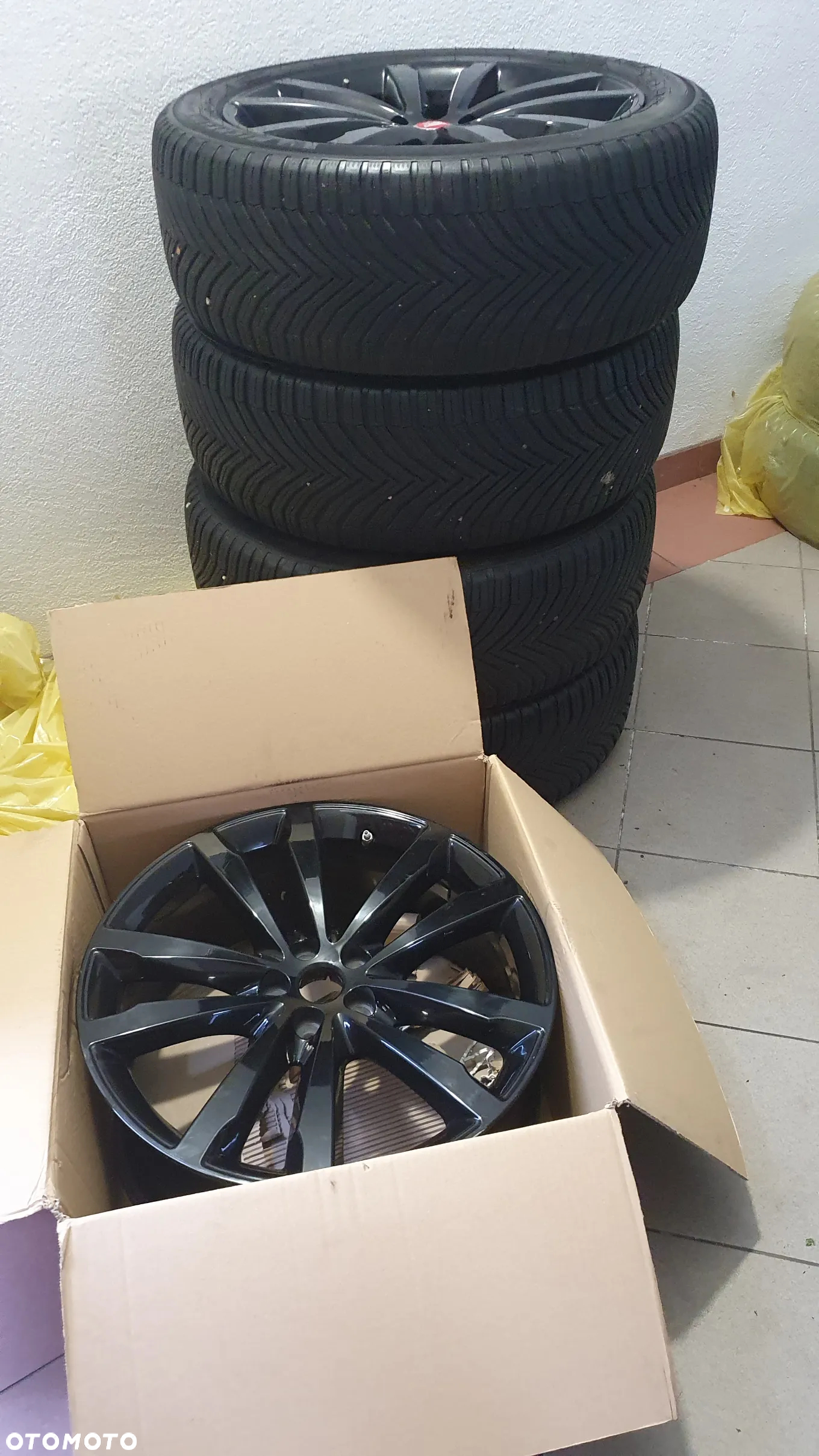 4 Koła + Felga na zapas Jaguar E-Pace Całoroczne Michelin CrossClimate 2 SUV 255 45 R20 - 12