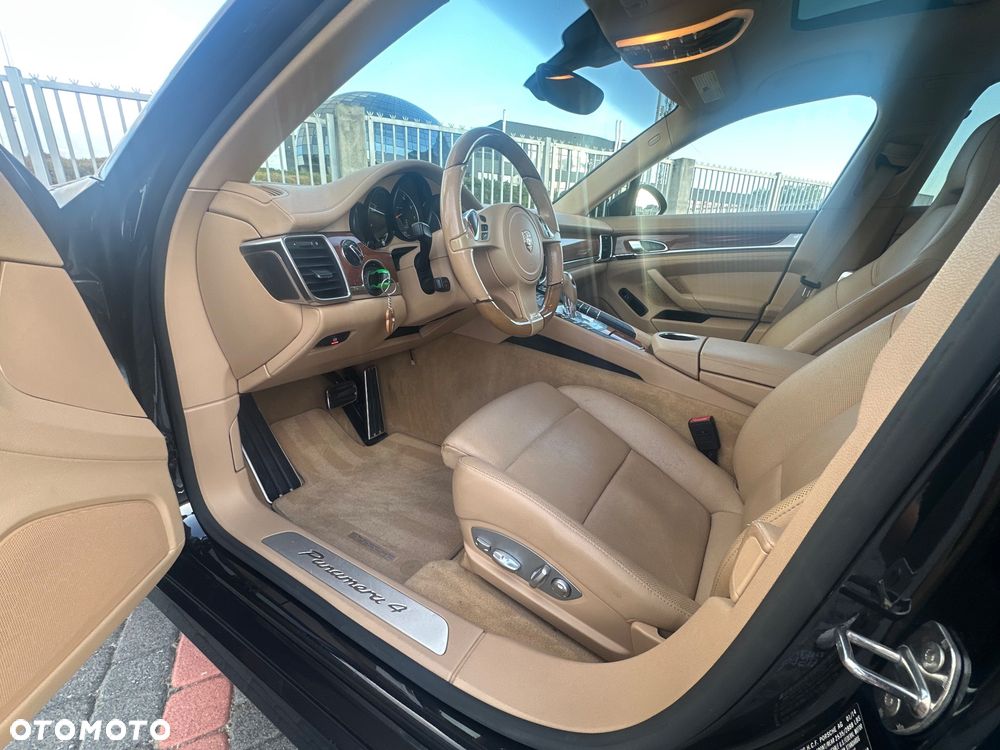 Porsche Panamera PDK Platinum Edition - 28