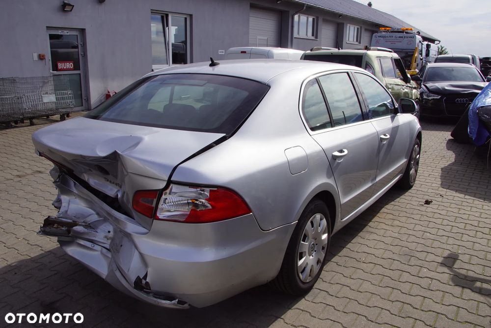 Auto na części - Skoda Superb II 2.0 TDI 140 KM BMP KXX LA7W 2009R Silnik Skrzynia Drzwi Błotnik Zderzak Lampa Lusterko Klamka Szyba Deska Kokpit Sterownik Moduł Czujnik Licznik Panel Kierownica - 6