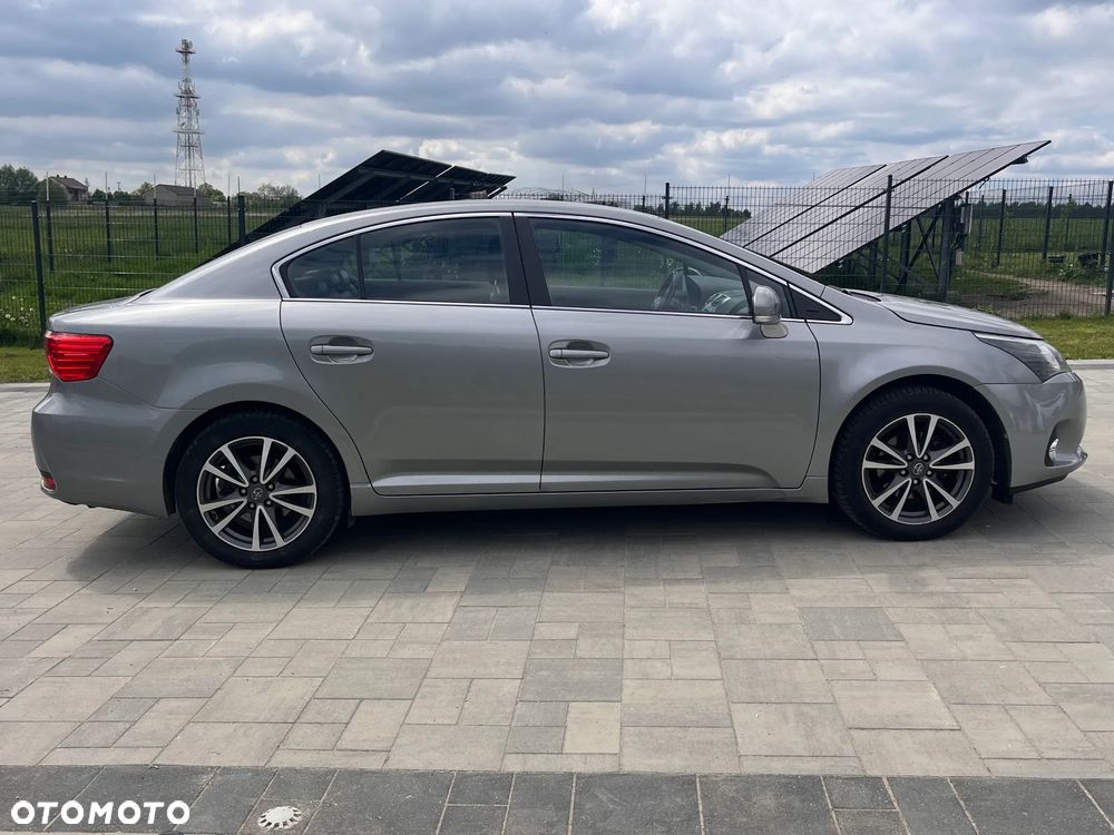 Toyota Avensis 1.6 Premium - 8