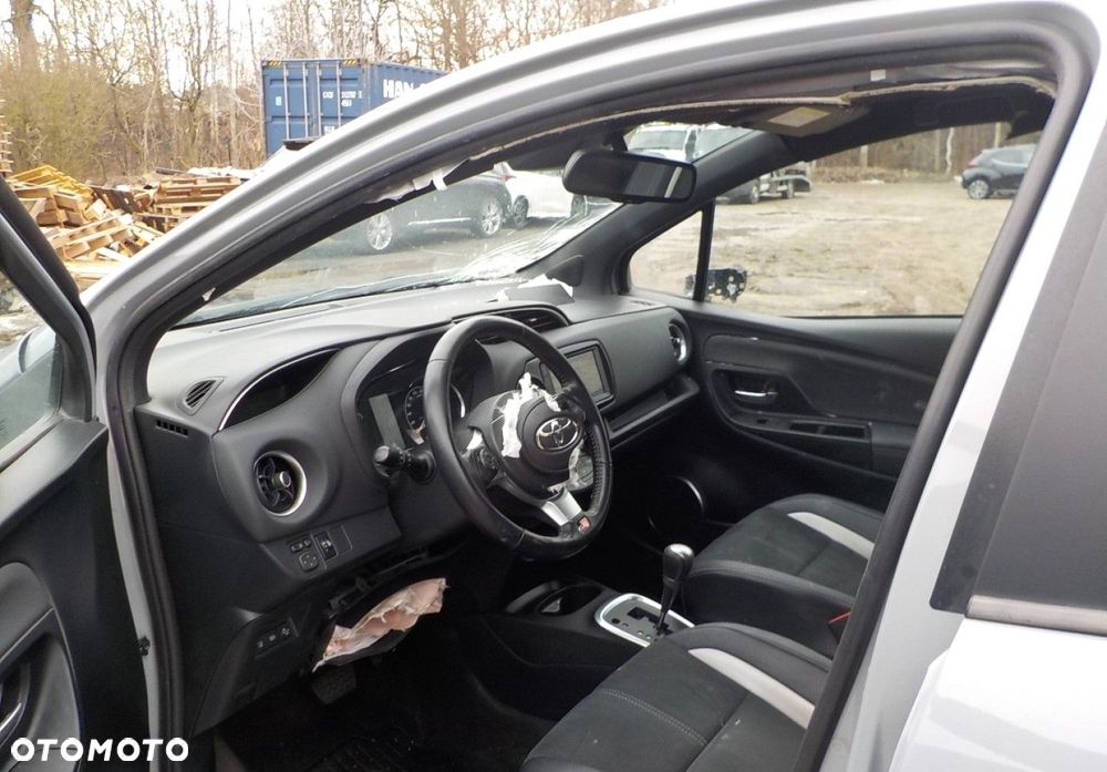 Toyota Yaris - 24