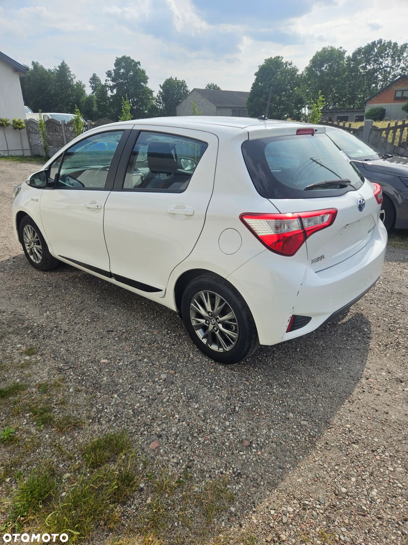 Toyota Yaris Hybrid 100 Active - 4