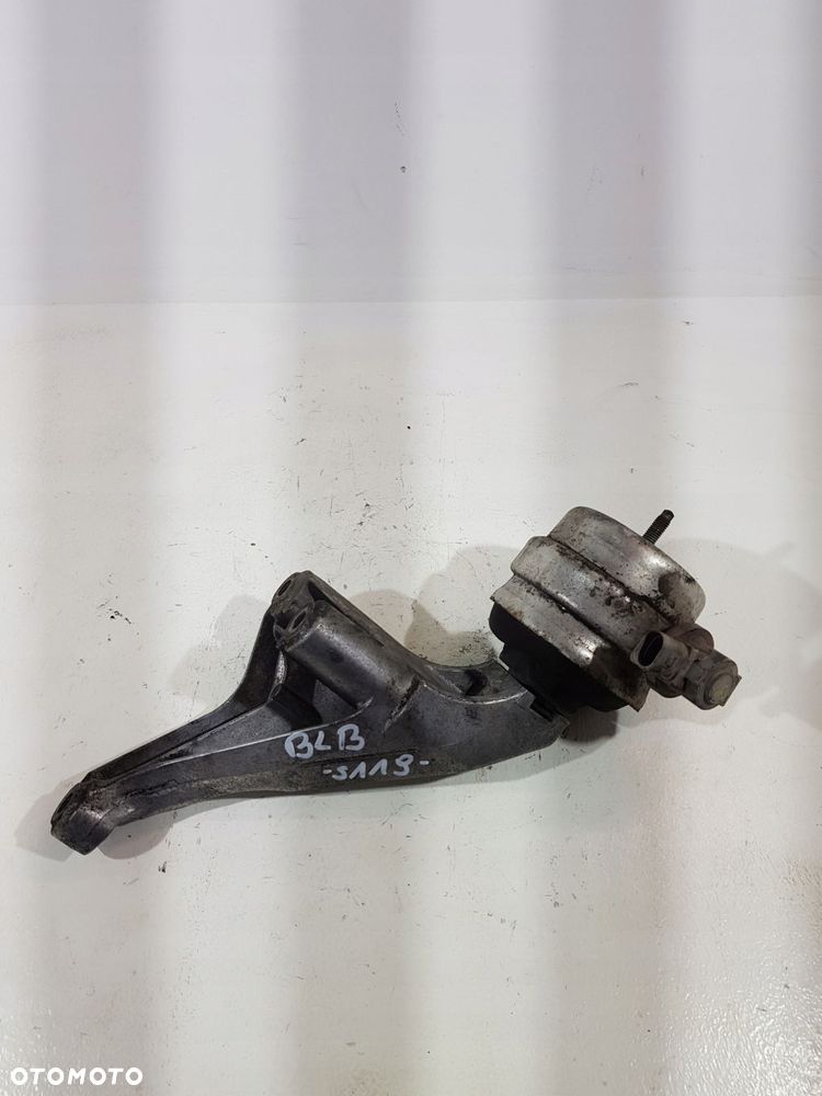 łapa poduszka silnika 8e0199307s vw golf audi a4 b6 a6 c6 2.0 tdi blb - 1