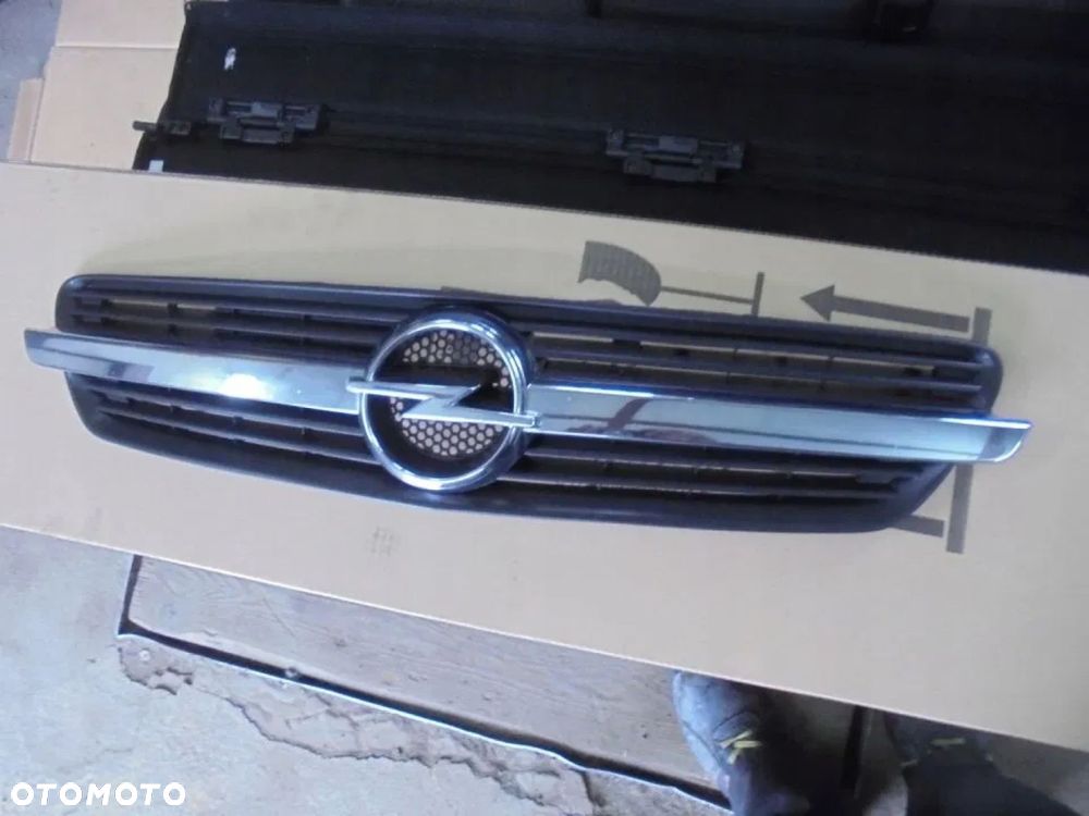 OPEL MERIVA A  GRILL ATRAPA - 1