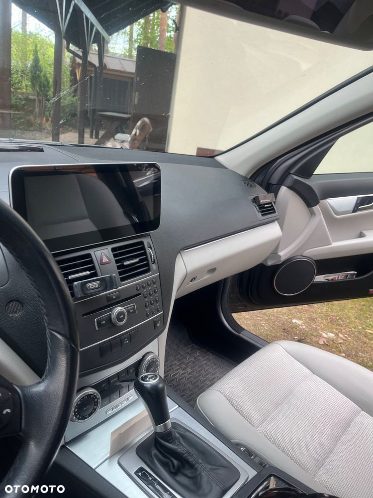 Mercedes-Benz Klasa C 180 CGI Automatik BlueEFFICIENCY Avantgarde - 11