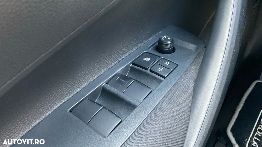 Toyota Corolla 1.8 HSD Eco - 19