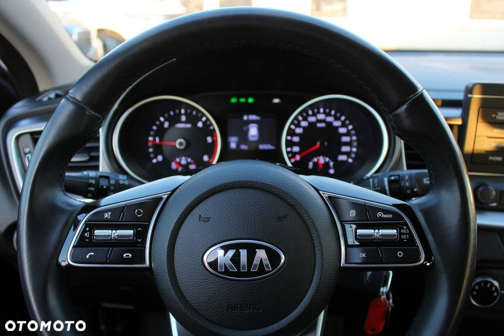 Kia Ceed 1.6 CRDi mHEV M - 9