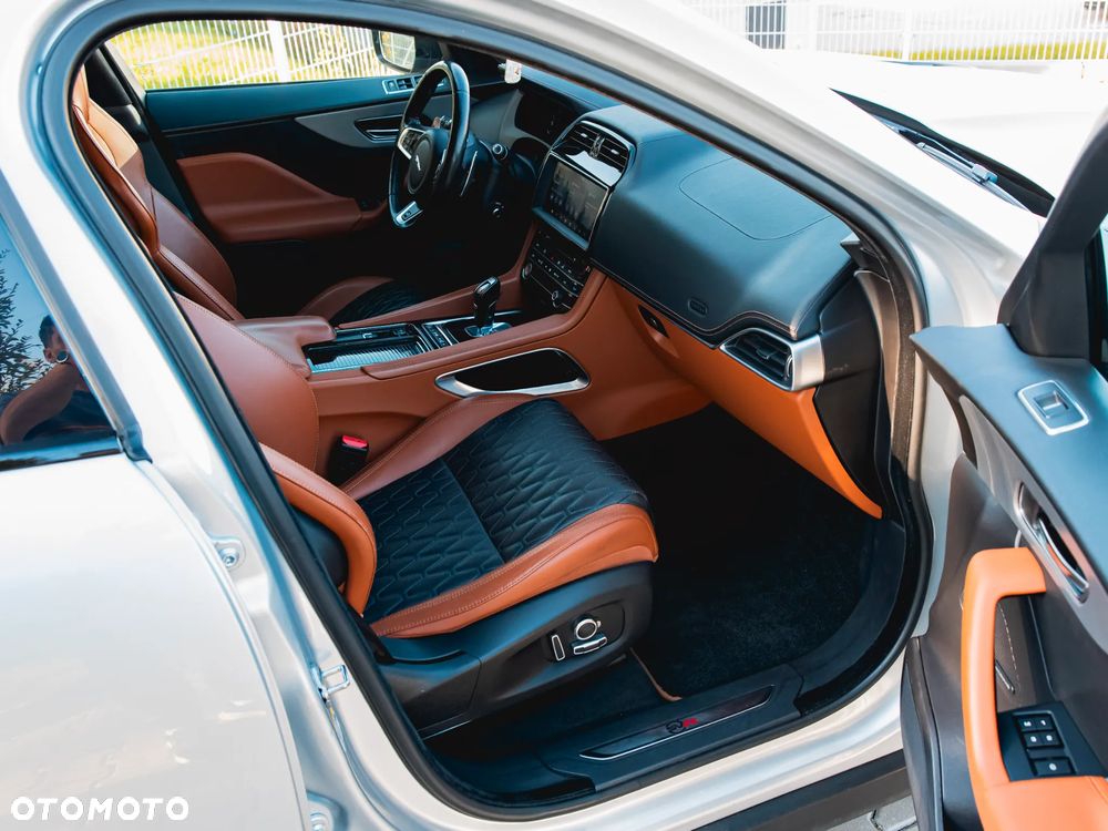 Jaguar F-Pace 5.0 V8 S/C AWD SVR - 25