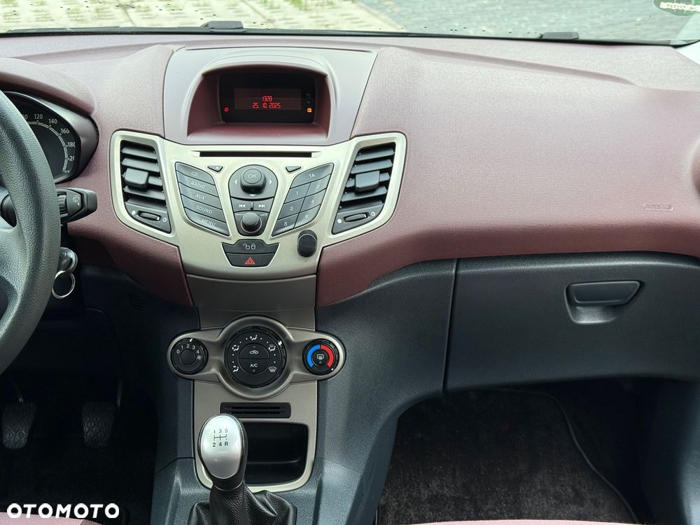 Ford Fiesta 1.4 Titanium - 21