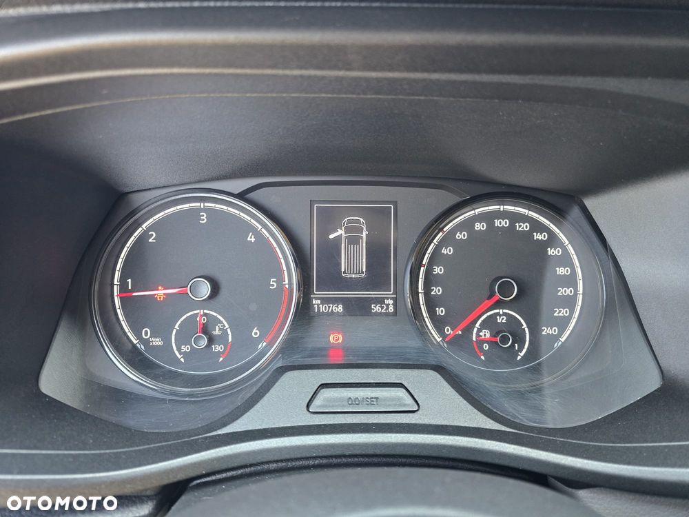 Volkswagen Caravelle - 11