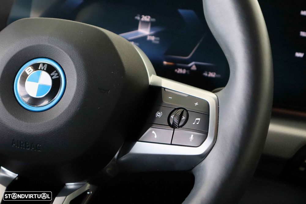 BMW iX2 eDrive20 Pack Desportivo M - 22