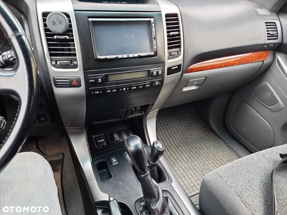Toyota Land Cruiser - 7