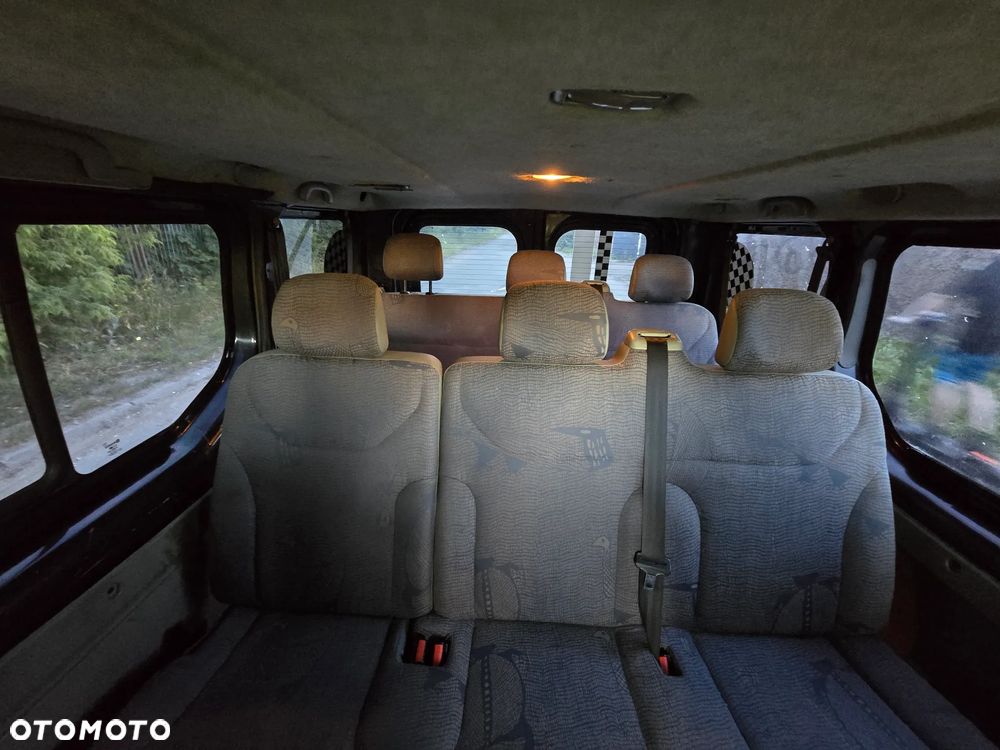 Renault Trafic Passenger Expression - 11