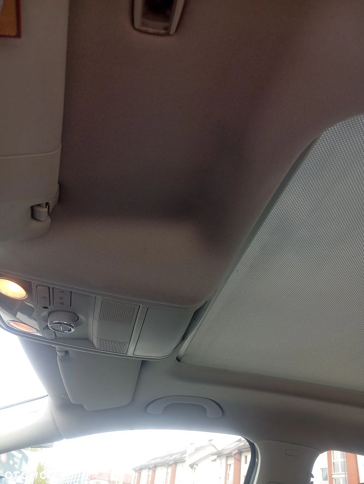 Volkswagen Touran 1.6 TDI DPF BlueMot Comfortline - 17