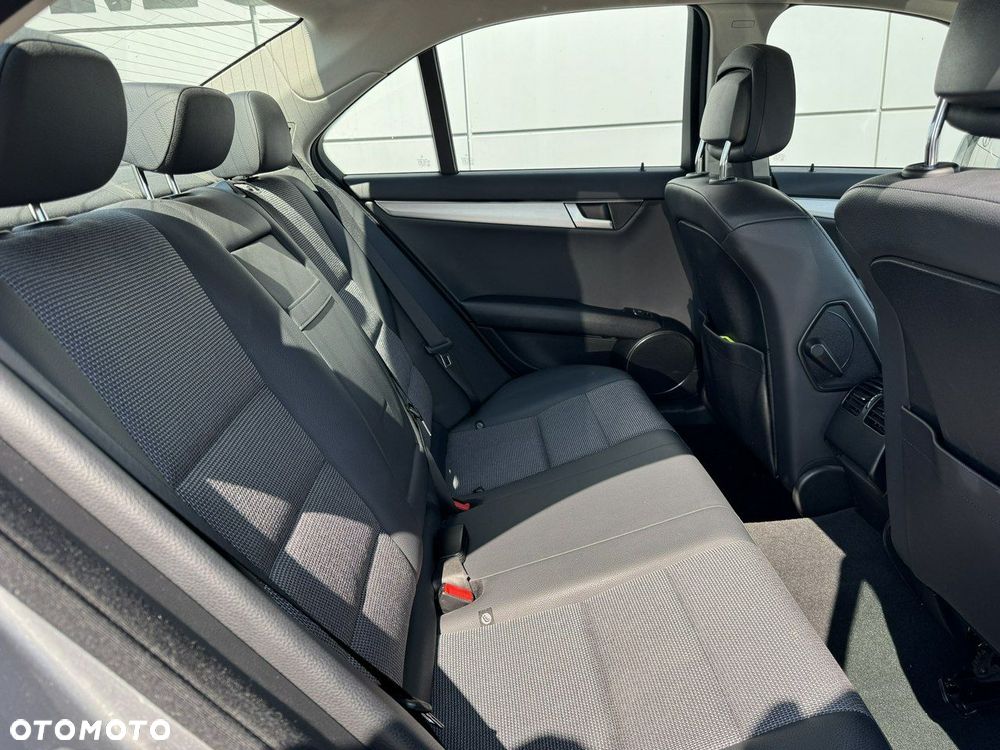 Mercedes-Benz Klasa C 180 BlueEFFICIENCY Avantgarde - 19