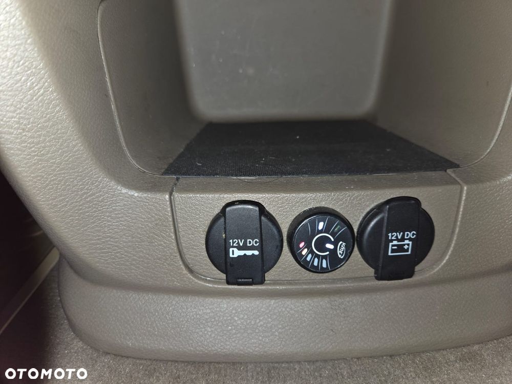 Chrysler Town & Country - 15