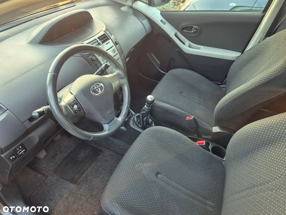 Toyota Yaris 1.33 VVT-i Executive - 12