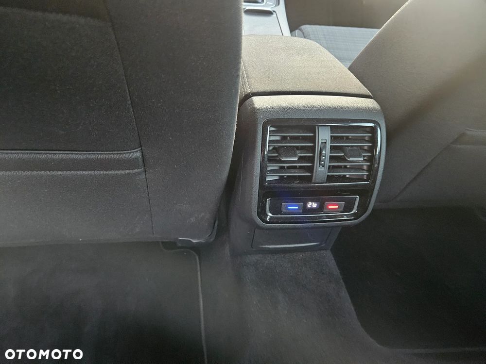 Volkswagen Passat Variant - 33