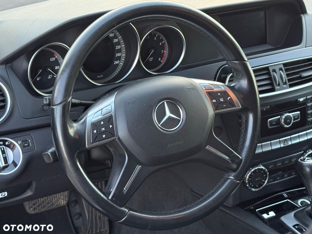 Mercedes-Benz Klasa C 180 CGI Automatik BlueEFFICIENCY - 19