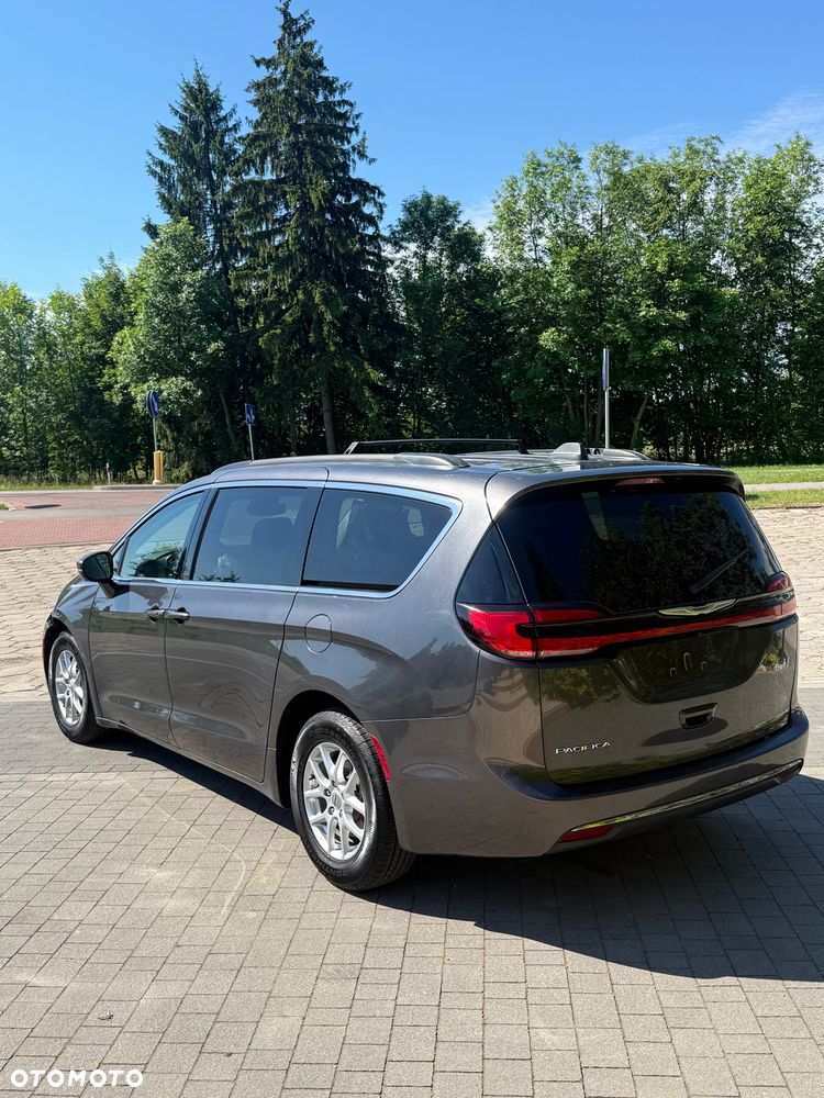 Chrysler Pacifica - 16