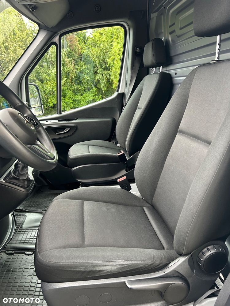 Mercedes-Benz Sprinter - 13