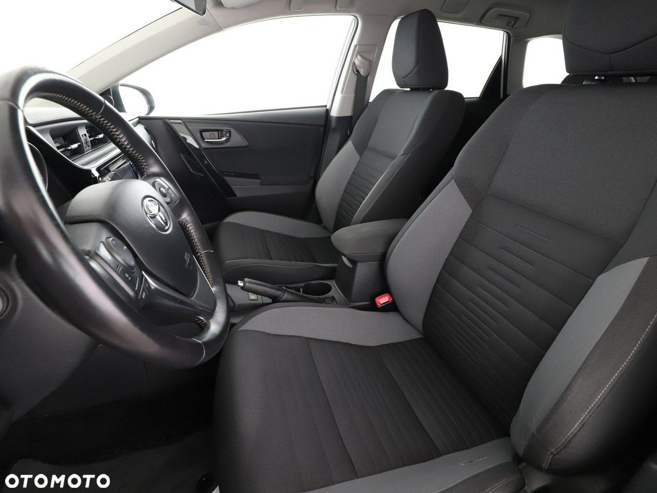 Toyota Auris 1.8 VVT-i Hybrid Automatik Design Edition - 13